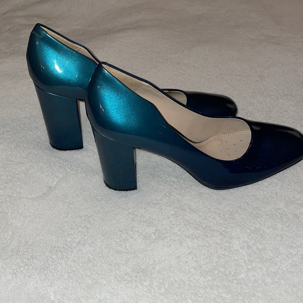 Geox beautiful teal patent leather pump